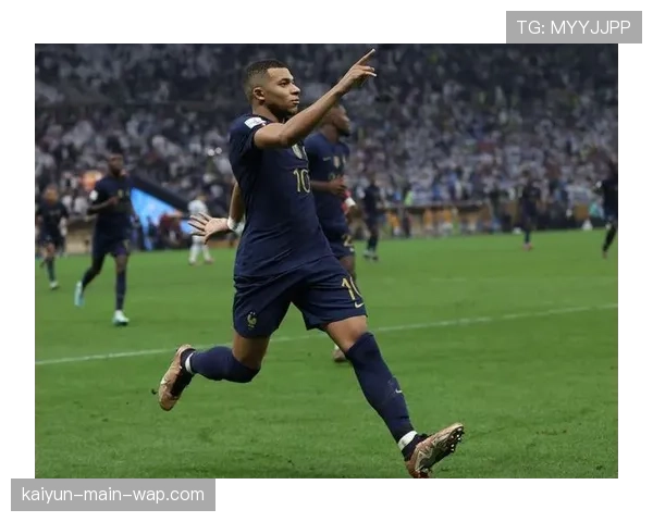 姆巴佩第69分钟替补复出 法国前锋伤愈回归牵制防线